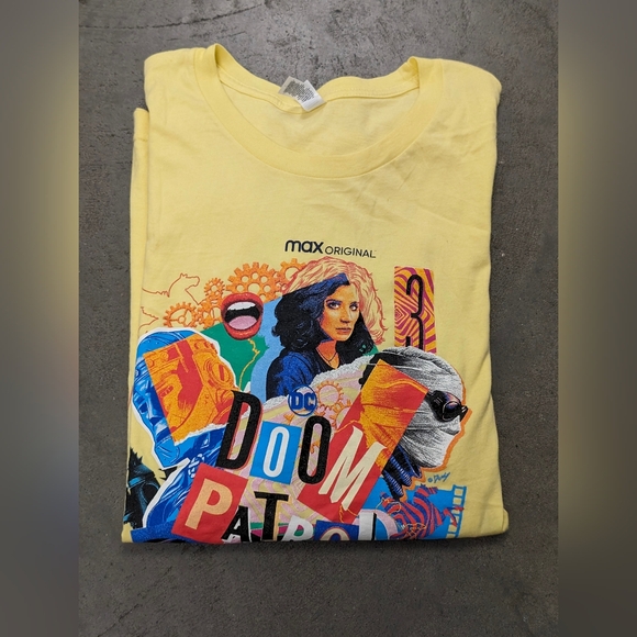 *Doom Patrol Short Sleeved Graphic Tee, Largw - Picture 8 of 8